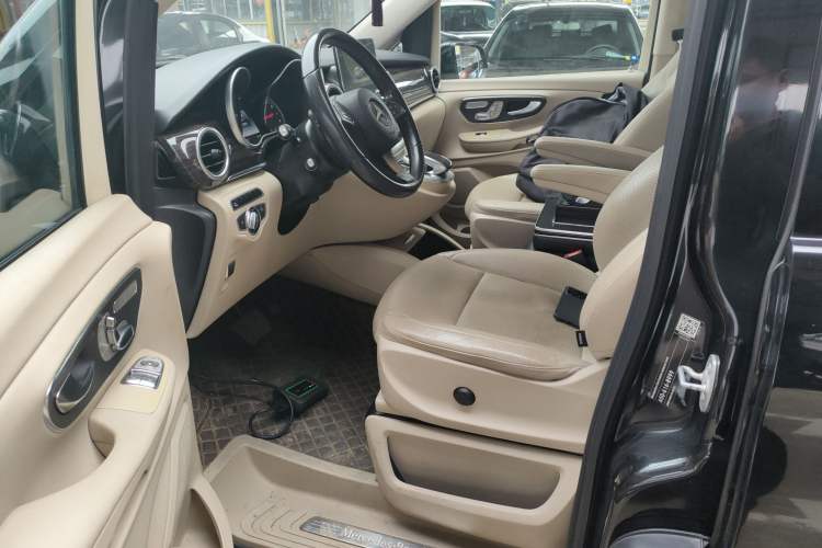 Used Mercedes-Benz V-Class 2016 V 260 Avantgarde Edition
