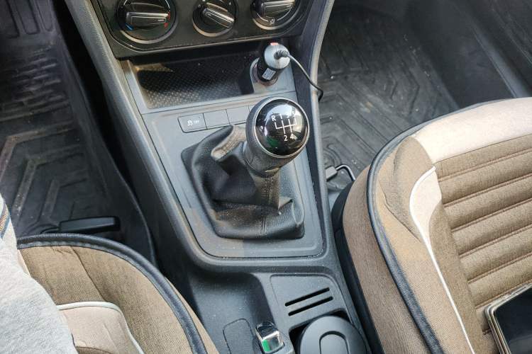 Used Volkswagen Lavida 2015 1.6L Manual Fashion Edition