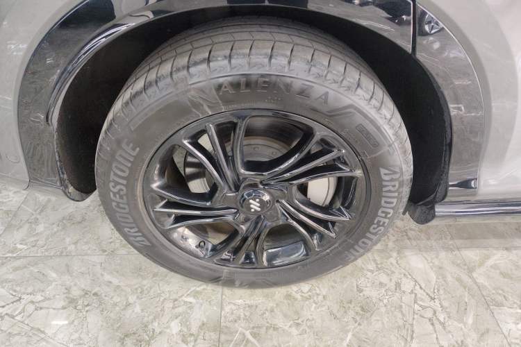 Used IM LS7 2023 100kWh Lux Rear-Drive Version Exterior 8