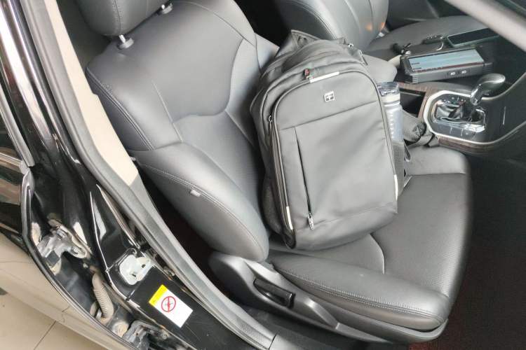 Used CHANGAN Raeton 2014 1.8T Automatic Prestige Anniversary Edition China V Standard Right Front Seat