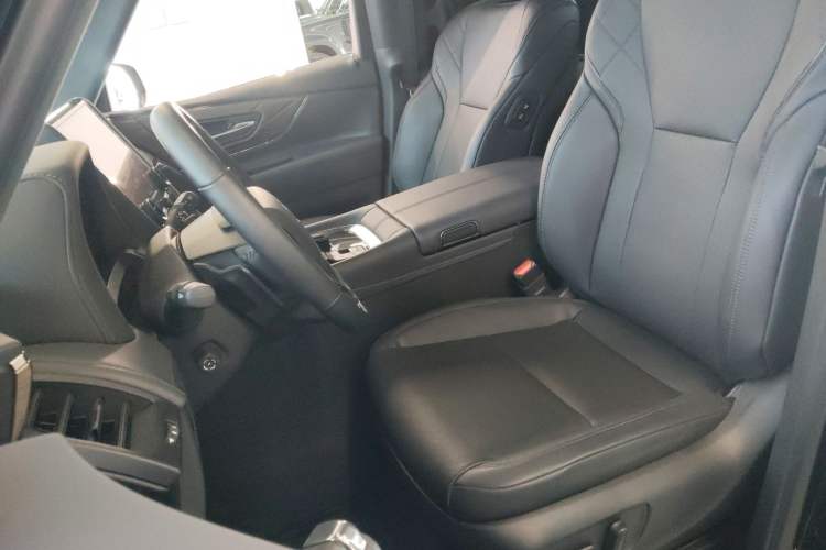 Used Toyota Alphard 2024 Dual-Engine 2.5L Deluxe Edition
