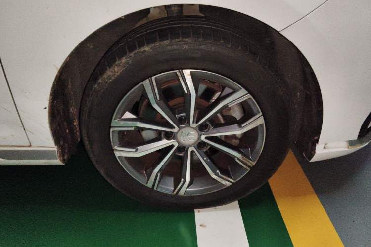 Used BYD Song MAX 2021 Upgraded Model 1.5T Automatic Luxury 7-Seater Right Front Wheel Hub