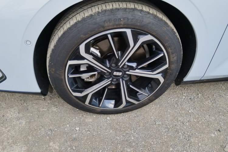 Used Geely Galaxy E8 2025 700 km Long-Range Intelligent Driving Version
