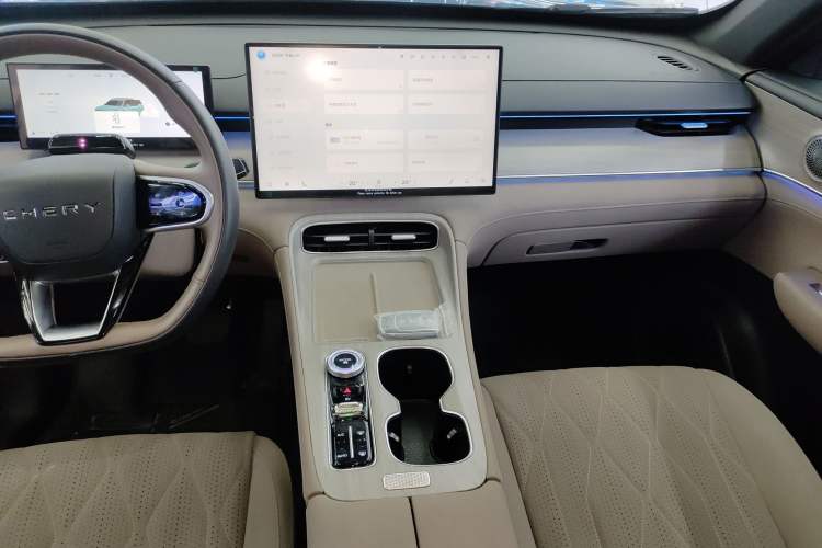 Used Chery Tiggo 8 PLUS C-DM 2025 1.5T 116 km Prestige Version 5 Seats