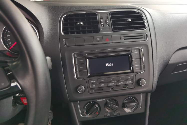 Used Volkswagen Polo 2016 1.6L Automatic Comfort Model Audio And AC Panel