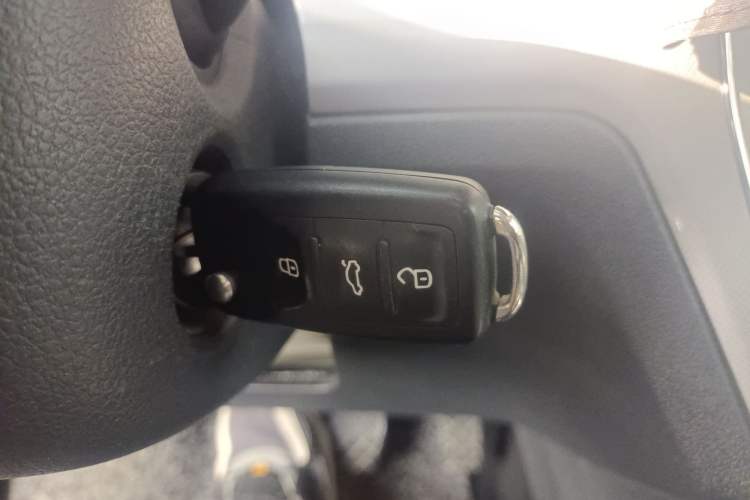 Used Volkswagen Lavida 2015 1.6L Automatic Comfort Edition