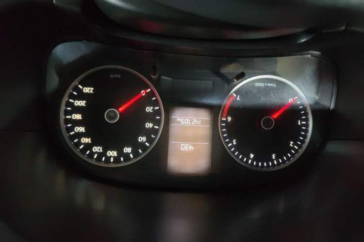 Used Volkswagen Lavida 2011 2.0L Automatic Premium Edition Odometer Close Up