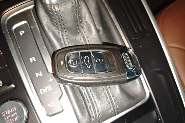 Used Audi A4L 2016 35 TFSI Collector's Edition Automatic Standard Model Vehicle Key