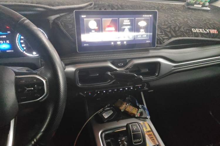 Used Geely Auto Haoyue 2020 1.8TD DCT Luxury Model 5 Seats Audio And AC Panel