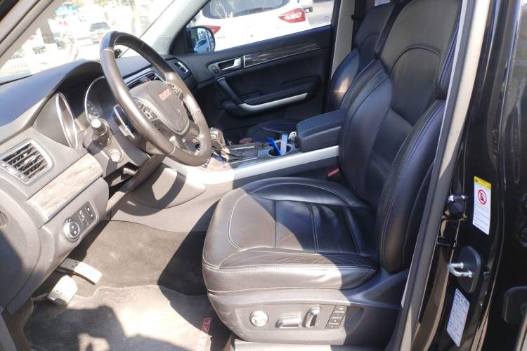 Used Haval H8 2015 2.0T Two-Wheel-Drive Luxury Version
