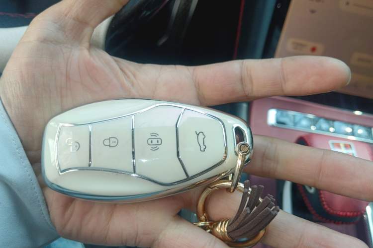Used Hongqi H6 2024 2.0T ZhiMei Edition Vehicle Key
