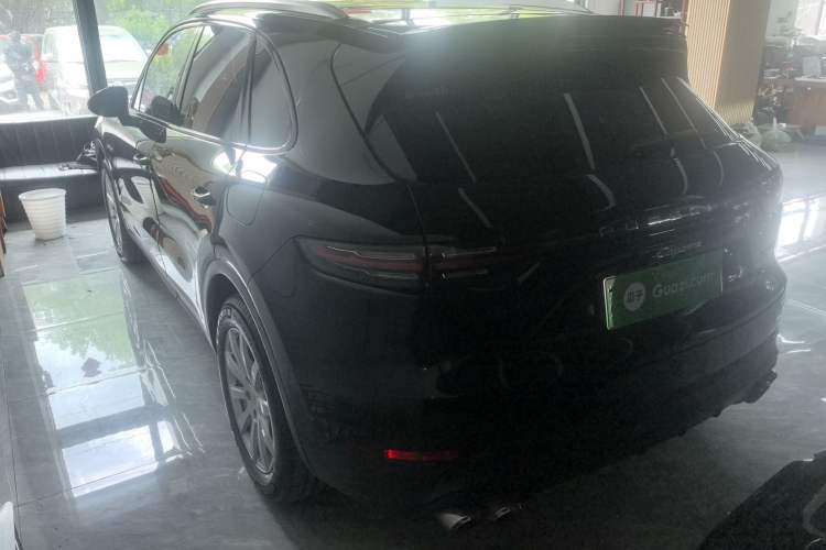 Used Porsche Cayenne E-Hybrid 2019 Cayenne E-Hybrid 2.0T Rear Left 45 Deg