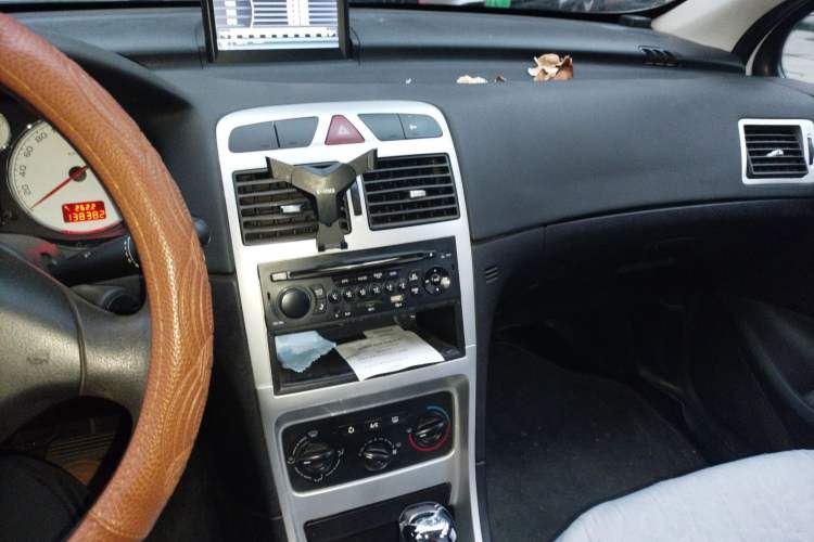 Used Peugeot 307 2010 Sedan 1.6L Automatic Comfort Edition Audio And AC Panel