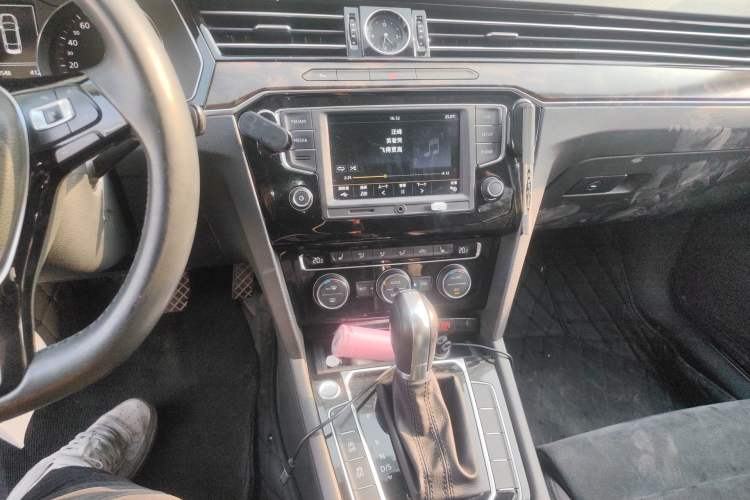 Used Volkswagen Magotan 2017 330TSI DSG Luxury Model Audio And AC Panel