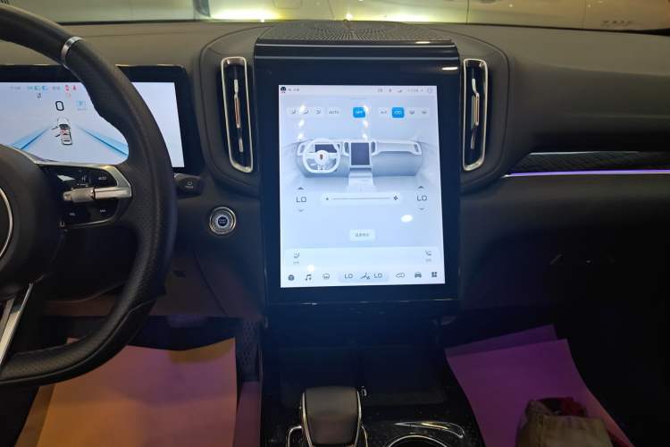 Used Hongqi HS3 2023 1.5T Two-Wheel Drive Shanwei Edition Audio And AC Panel