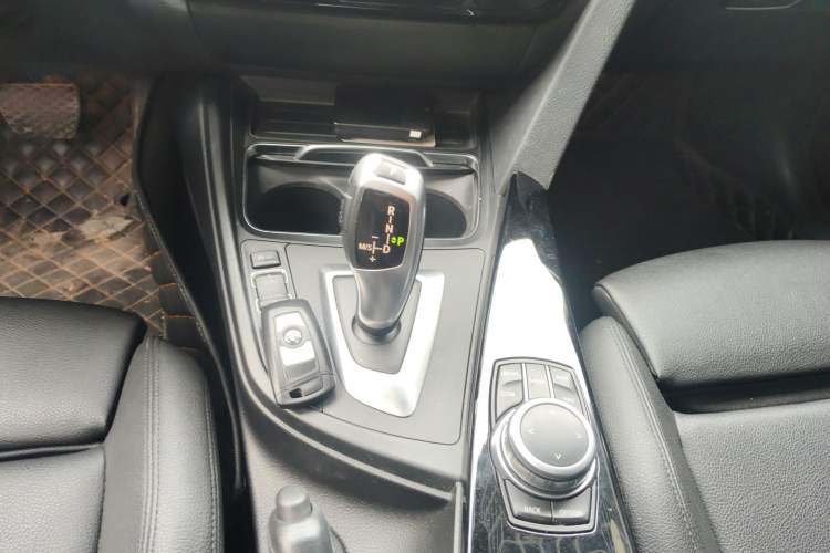 Used BMW 3 Series GT 2019 320i Sport Edition Gear Lever