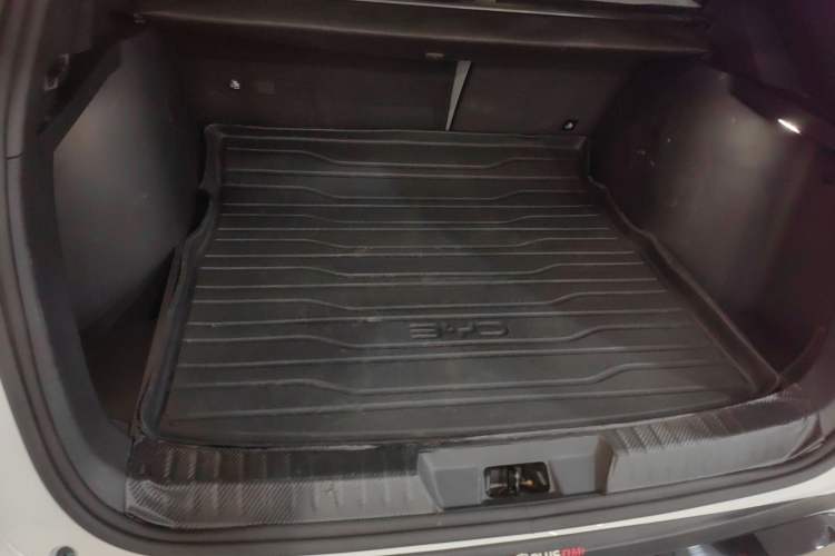 Used BYD Song PLUS New Energy 2025 DM-i 112KM Prestige Model Trunk