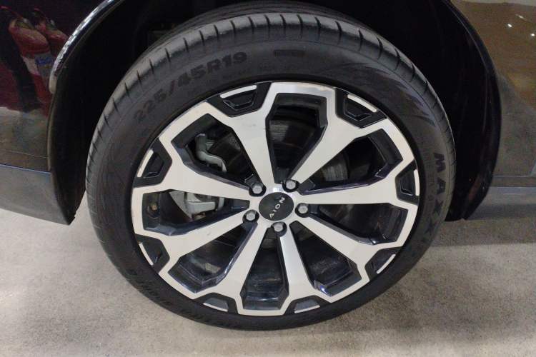 Used AION V 2024 Aion Tyrannosaurus 650 Smart Premium Edition