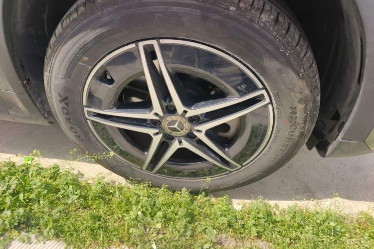 Used Mercedes-Benz EQA 2022 EQA 300 4MATIC Launch Edition Right Front Wheel Hub