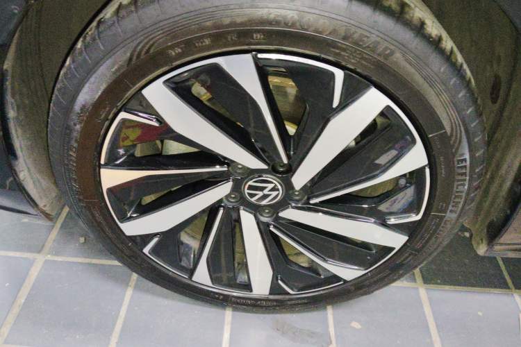 Used Volkswagen Passat 2024 380TSI Dragon Glory Edition Left Front Wheel Hub