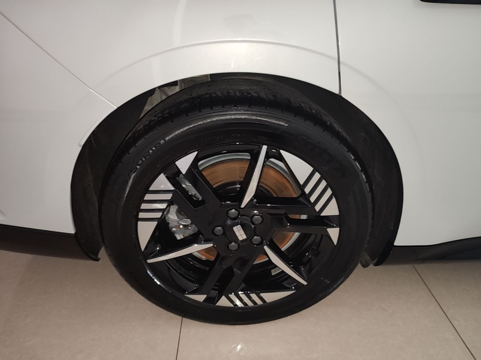 Geely Galaxy E8 2024 550 km Range Rear-Drive Dragon Edition — снимка 11