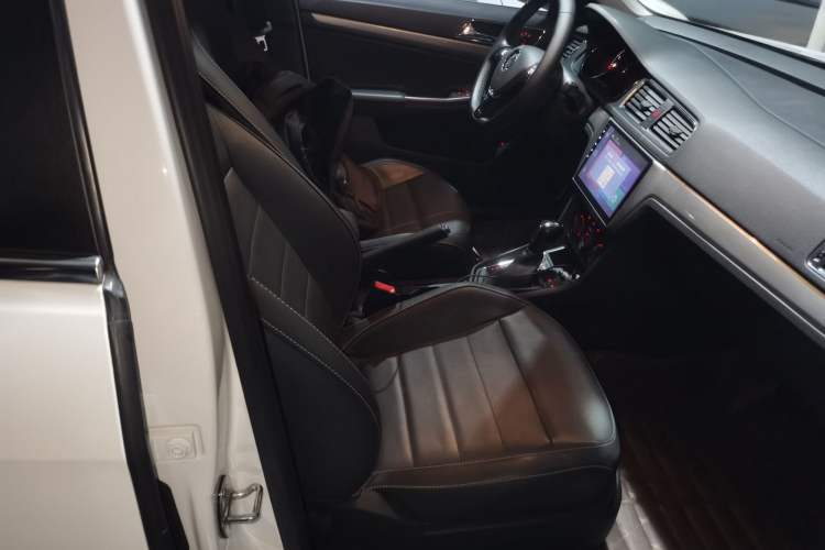 Used Volkswagen Lavida 2017 1.6L Automatic Comfort Edition
