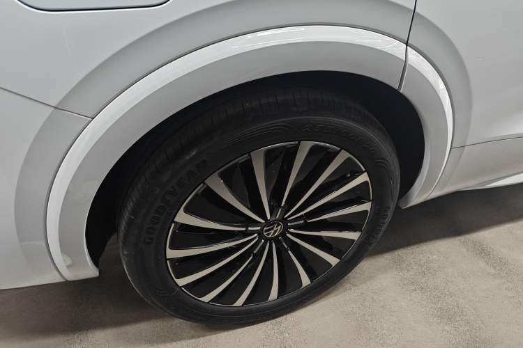 Used Volkswagen Viloran 2023 Revised 380TSI Prestige Edition Right Rear Wheel Hub