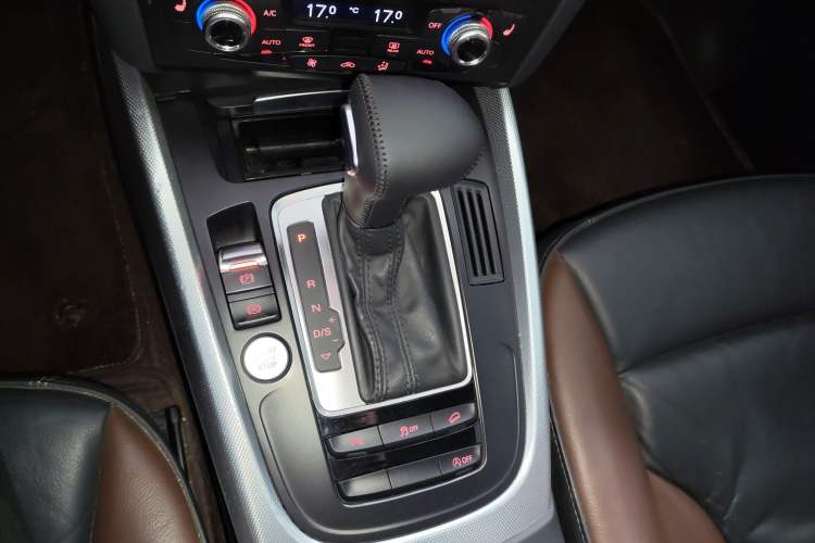 Used Audi Q5 2017 Plus 40 TFSI Technology Model Gear Lever