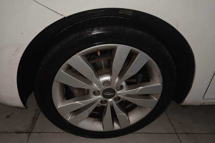 Used Chery Arrizo 5 2016 1.5L CVT Trendsetting Edition Left Front Wheel Hub
