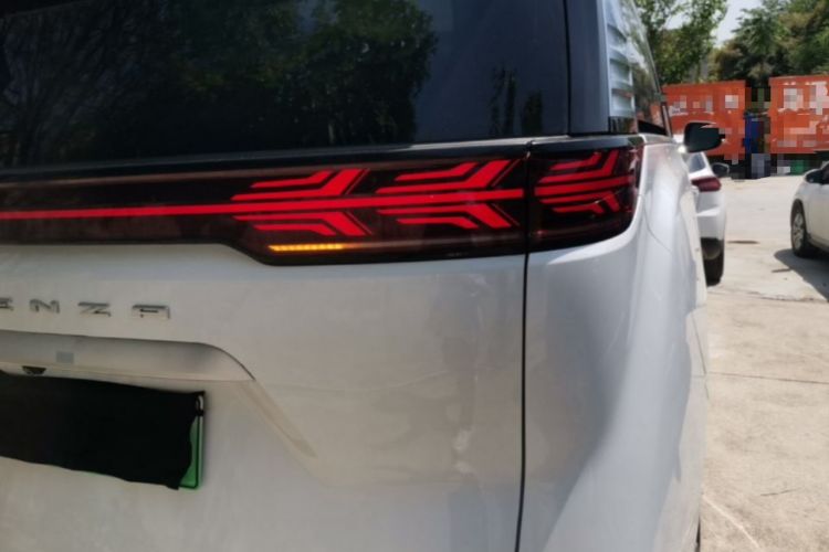 Used Denza D9 2022 DM-i 970 Four-Wheel Drive Flagship Model
