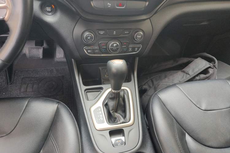 Used Jeep Cherokee 2016 2.0L Leading Edition