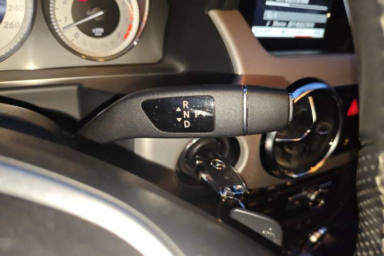 Used Mercedes-Benz GLK-Class 2013 GLK 300 4MATIC Dynamic Edition Gear Lever