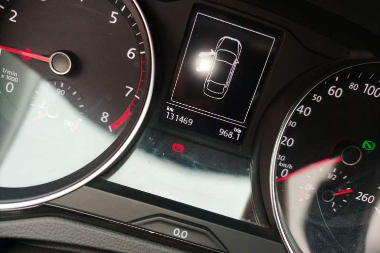 Used Volkswagen Magotan 2018 330TSI DSG Advanced Model Odometer Close Up