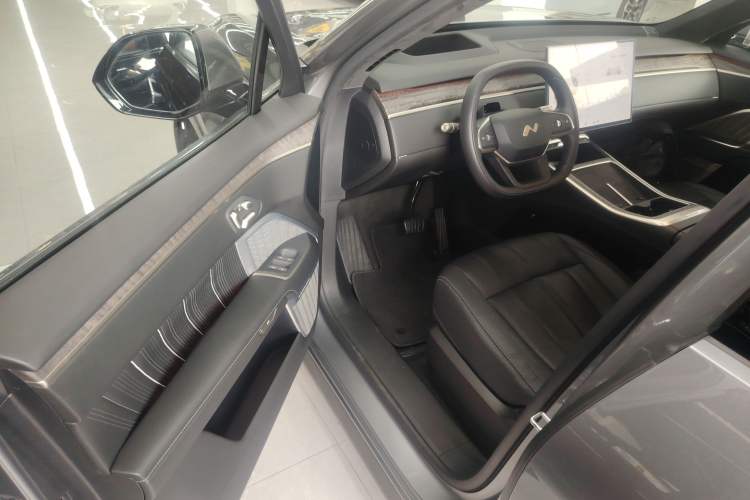 Used ONVO Luxeed L90 2025 Model—Ultra Six-Seater Version Driver Seat