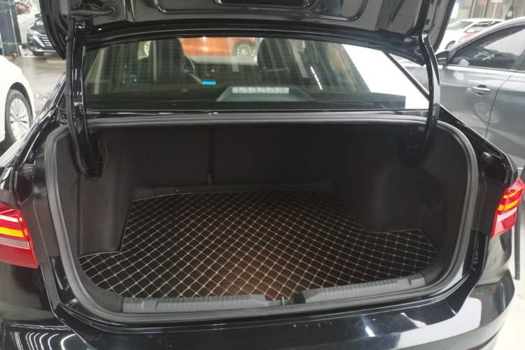 Used Volkswagen Lavida 2019 1.5L Automatic Comfort Edition China VI Standard Trunk