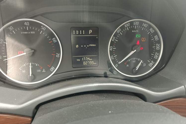 Used Skoda Octavia 2014 1.6L Automatic Yijun Edition Odometer Close Up