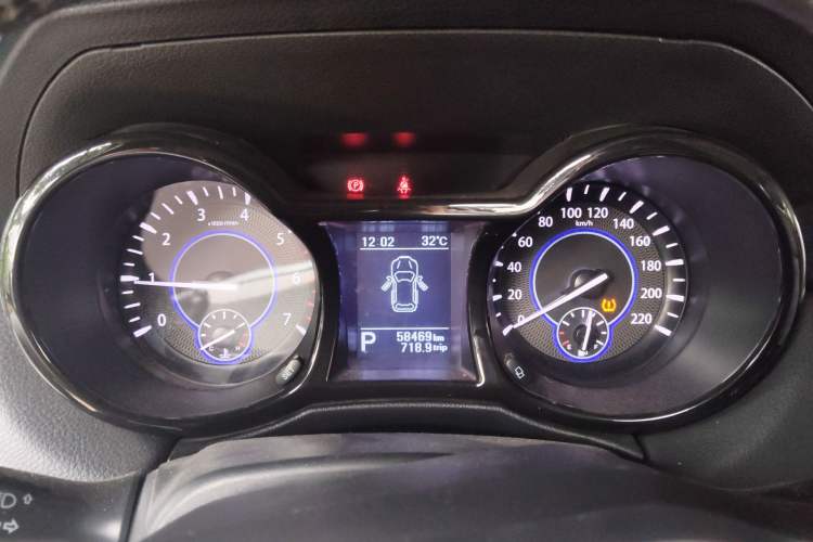 Used JMC Yusheng S350 2016 2.0T Automatic Two-Wheel Drive Gasoline Luxury Version with Sunroof 5 Seats Instrument Cluster