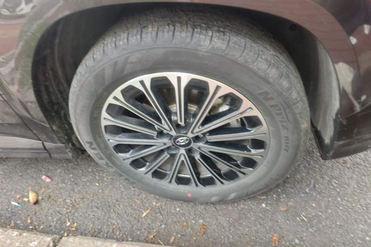 Used Hyundai Custo 2024 270TGDi LUX Prestige Edition Right Front Wheel Hub