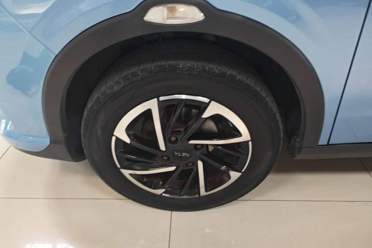 Used NETA V 2022 Long-Range Industry Custom Edition Left Front Wheel Hub