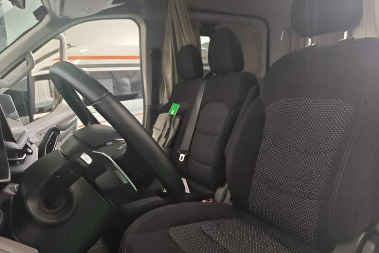 Used SAIC MAXUS Xintu V80  Left Front Seat