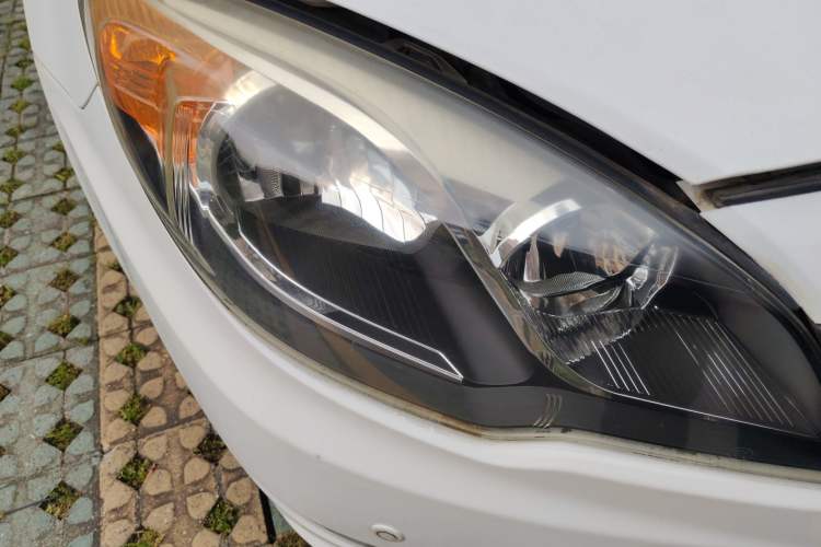 Used Soueast V5 Lingzhi 2014 1.5L Manual Sytle Xuya Right Front Headlight