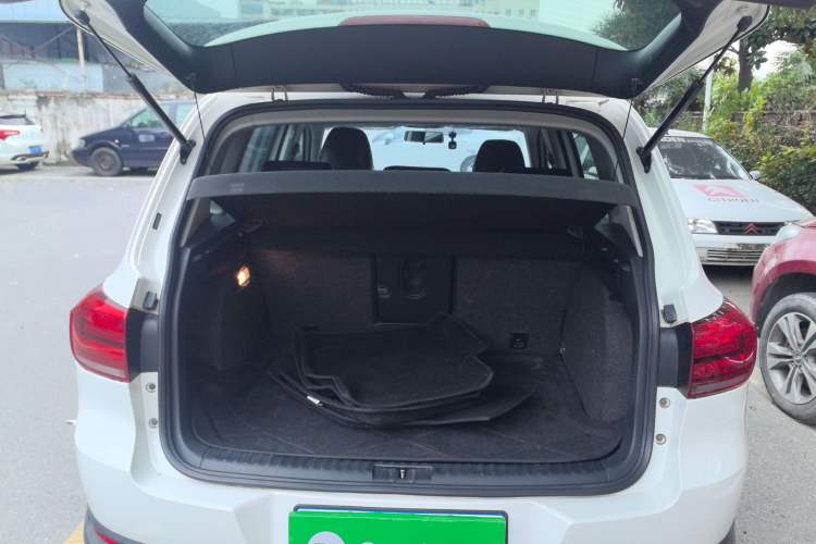 Used Volkswagen Tiguan 2015 1.8TSI Manual Two-Wheel Drive Fashion Edition Trunk