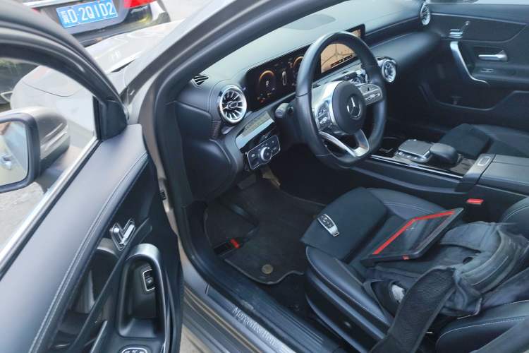 Used Mercedes-Benz A-Class 2022 Revised Version A 200 L Sport Sedan Fashionable Style