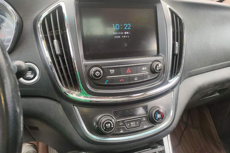 Used Baojun 560 2015 1.8L manual luxury version
