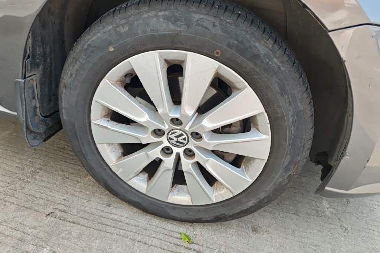 Used Volkswagen Lavida 2013 Revised Version 1.4 TSI DSG Comfort Edition Right Front Wheel Hub