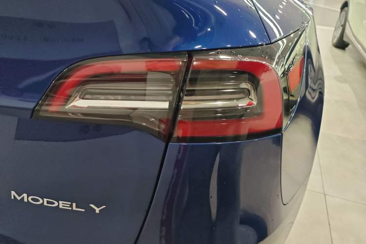 Used Tesla Model Y 2021 Long-Range All-Wheel-Drive Version