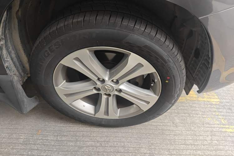 Used Toyota Highlander 2009 2.7L Two-Wheel Drive 7-Seater Luxury Edition Right Front Wheel Hub