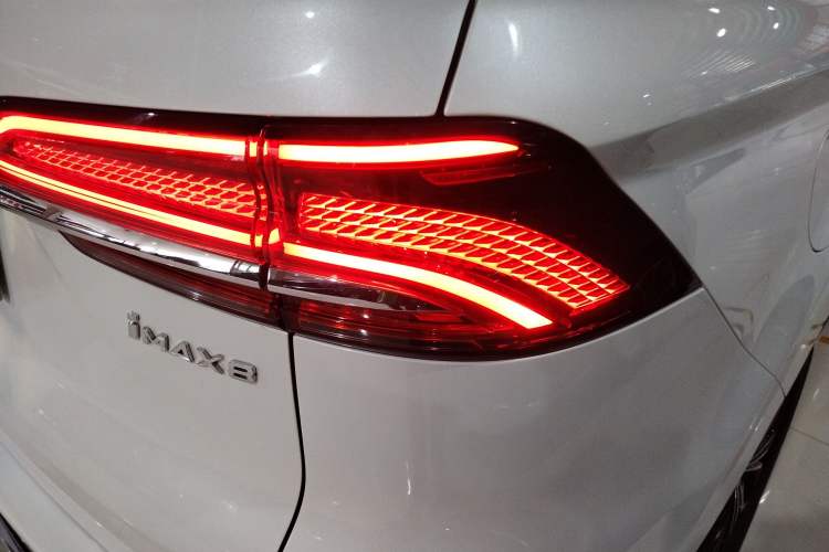 Used Roewe iMAX8 New Energy 2025 1.5T DMH Lu Zun Deluxe Edition Right Rear Taillight