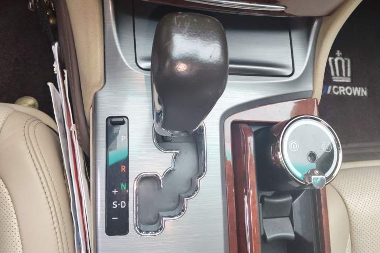 Used Toyota Crown 2012 2.5L Royal Leather Edition
