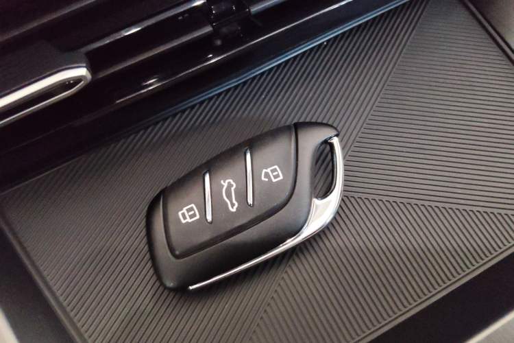 Used Roewe RX5 MAX 2022 2.0T Automatic Zhiwei Zunrong Edition
